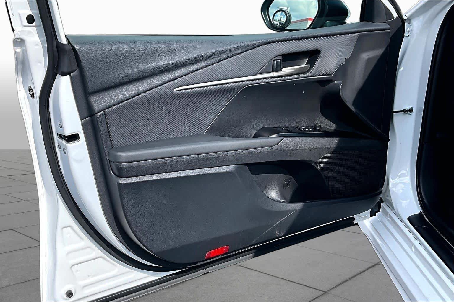 Used 2025 Ice Cap Toyota SE image 22