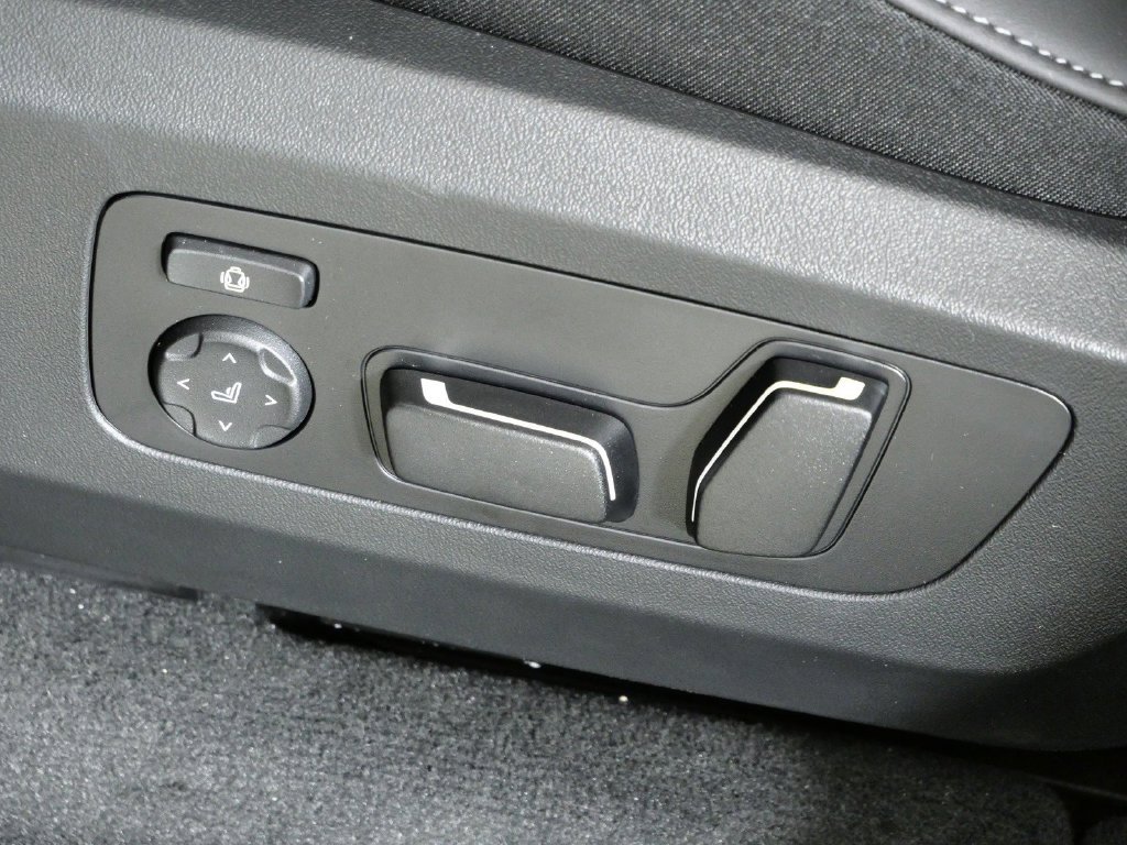 Used 2026 Dark Graphite Metallic BMW 30 xDrive image 37