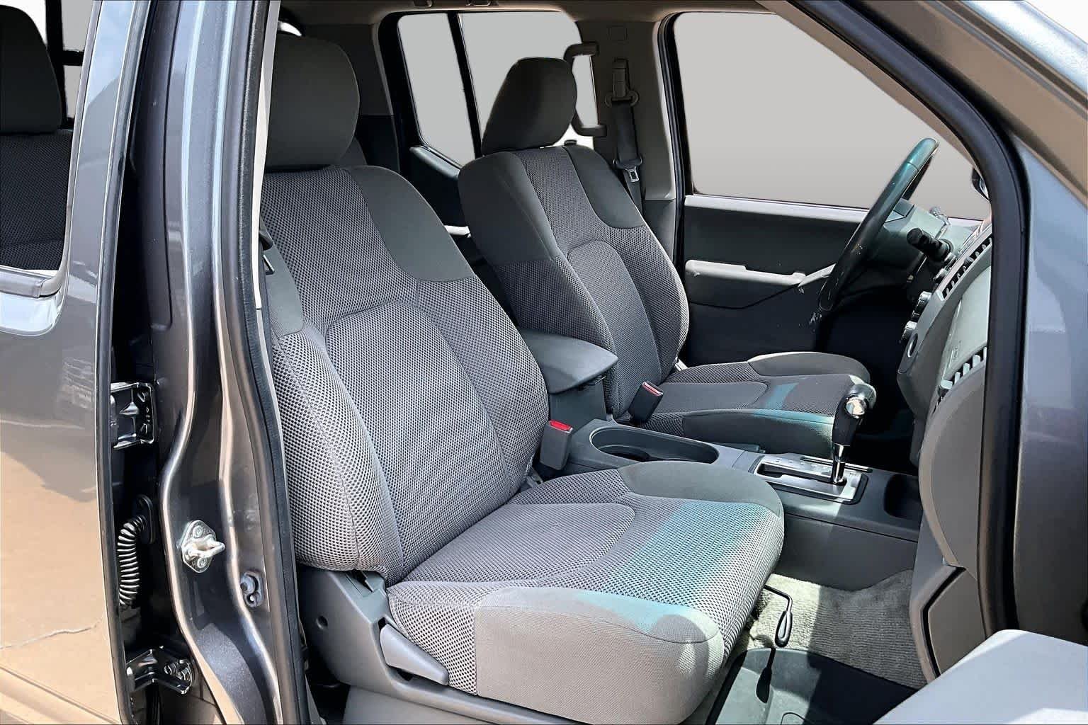 Used 2018 Gun Metallic Nissan SV V6 image 8