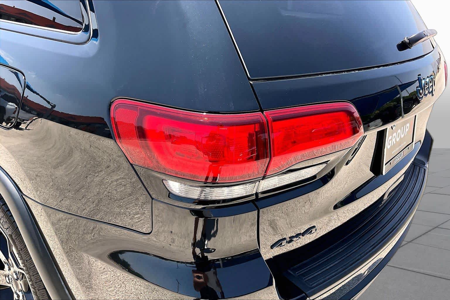 Used 2018 Diamond Black Crystal Pearlcoat Jeep Upland image 28