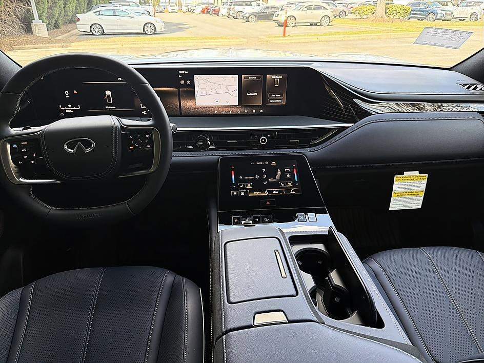 New 2026 2T RADIANT WHIT INFINITI SPORT image 19