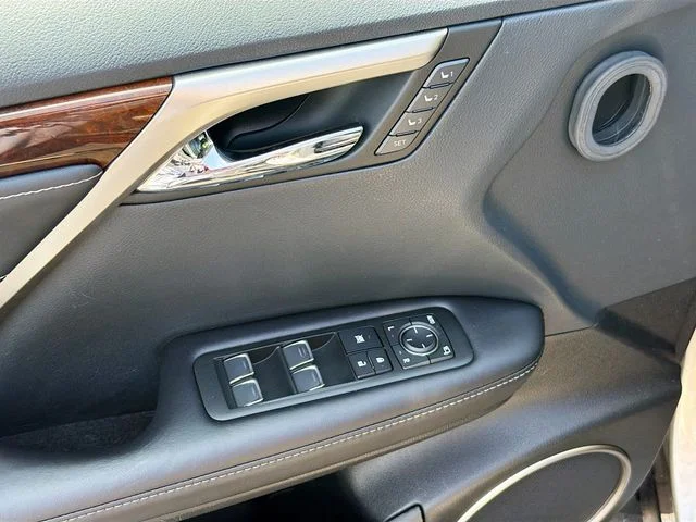 Used 2018 Silver Lexus 450h image 19