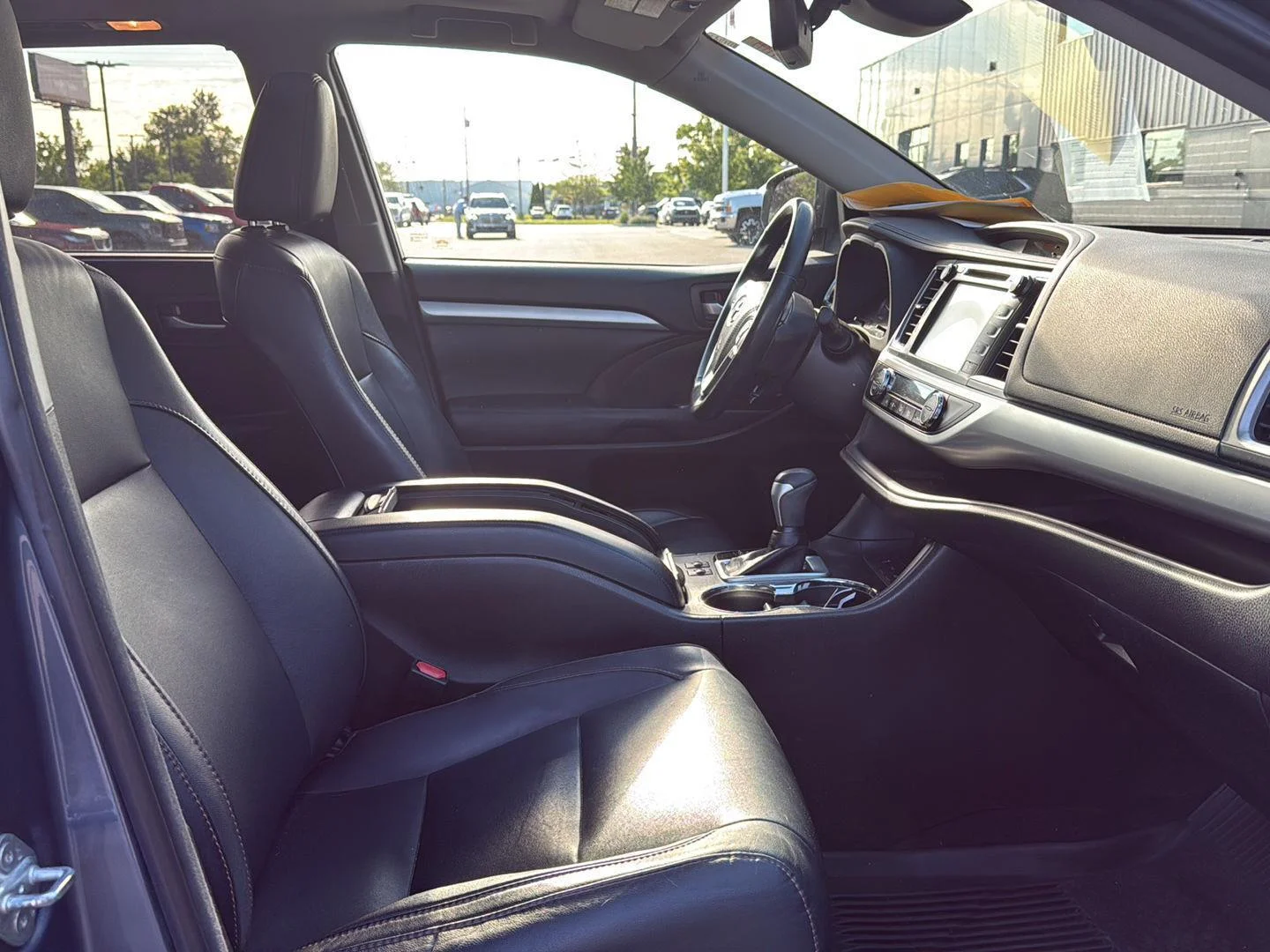 Used 2017 Shoreline Blue Pearl Toyota XLE image 13