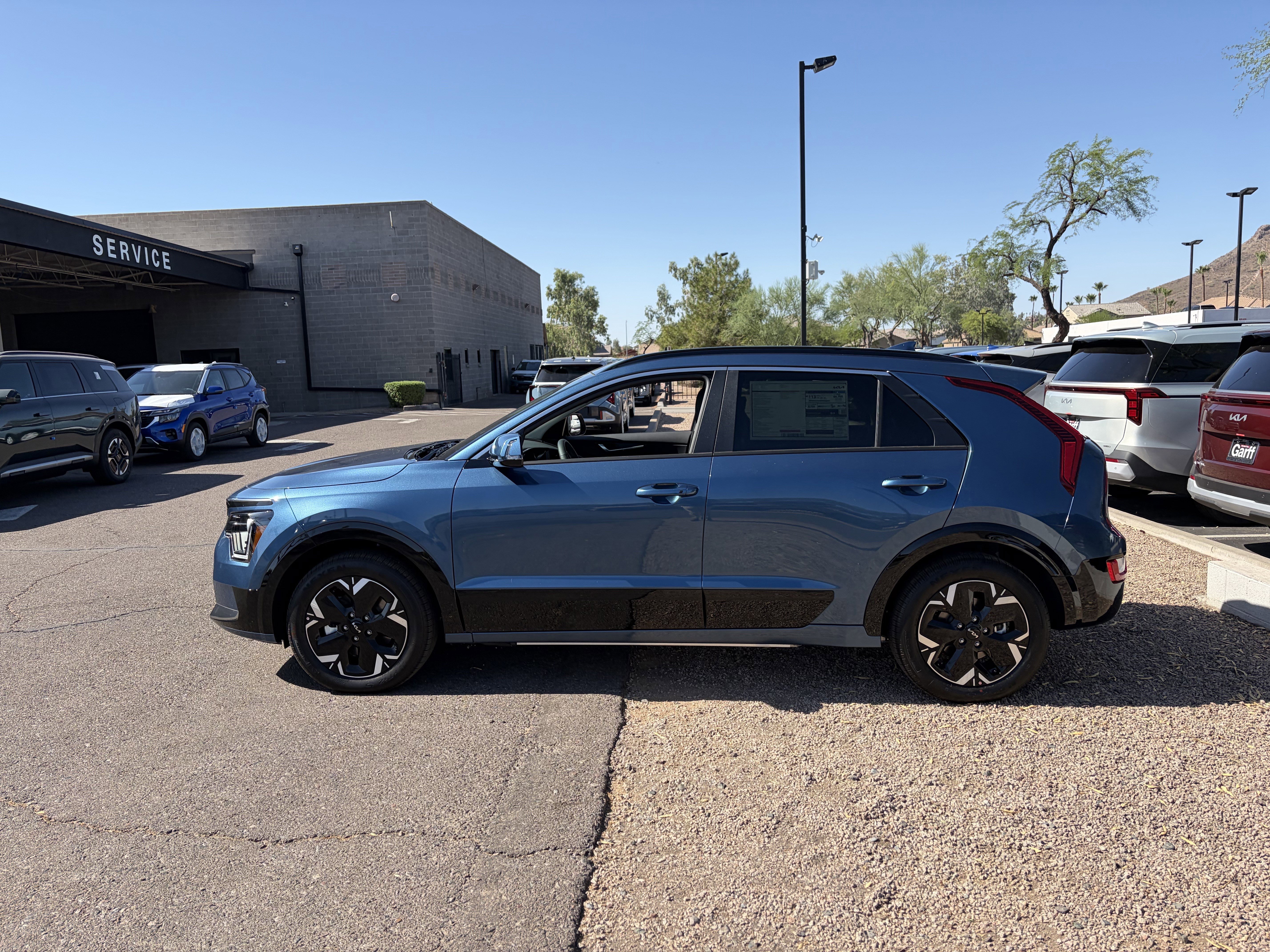New 2026 Mineral Blue Kia WIND image 5