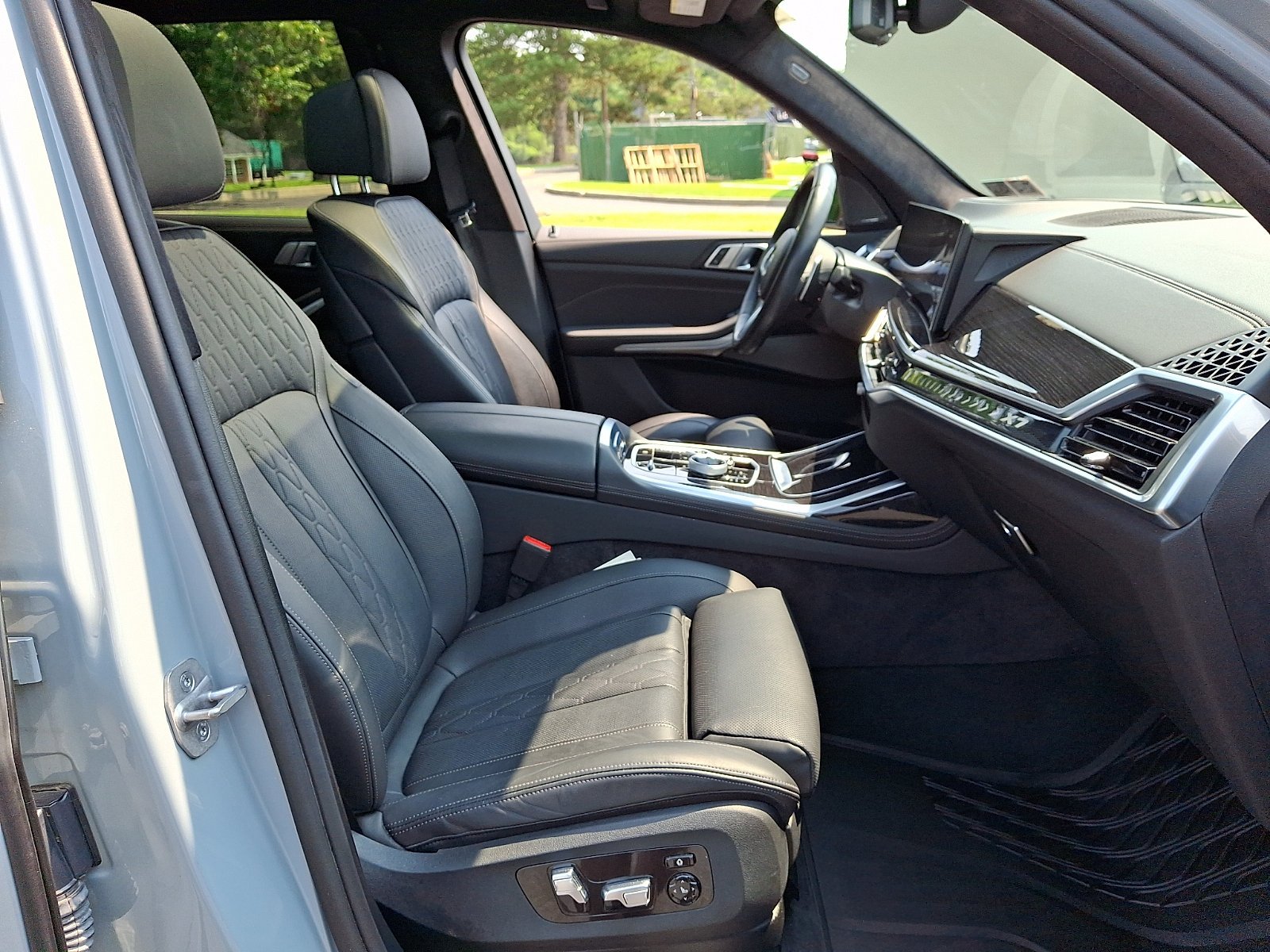 Used 2024 Brooklyn Grey Metallic BMW xDrive40i image 25