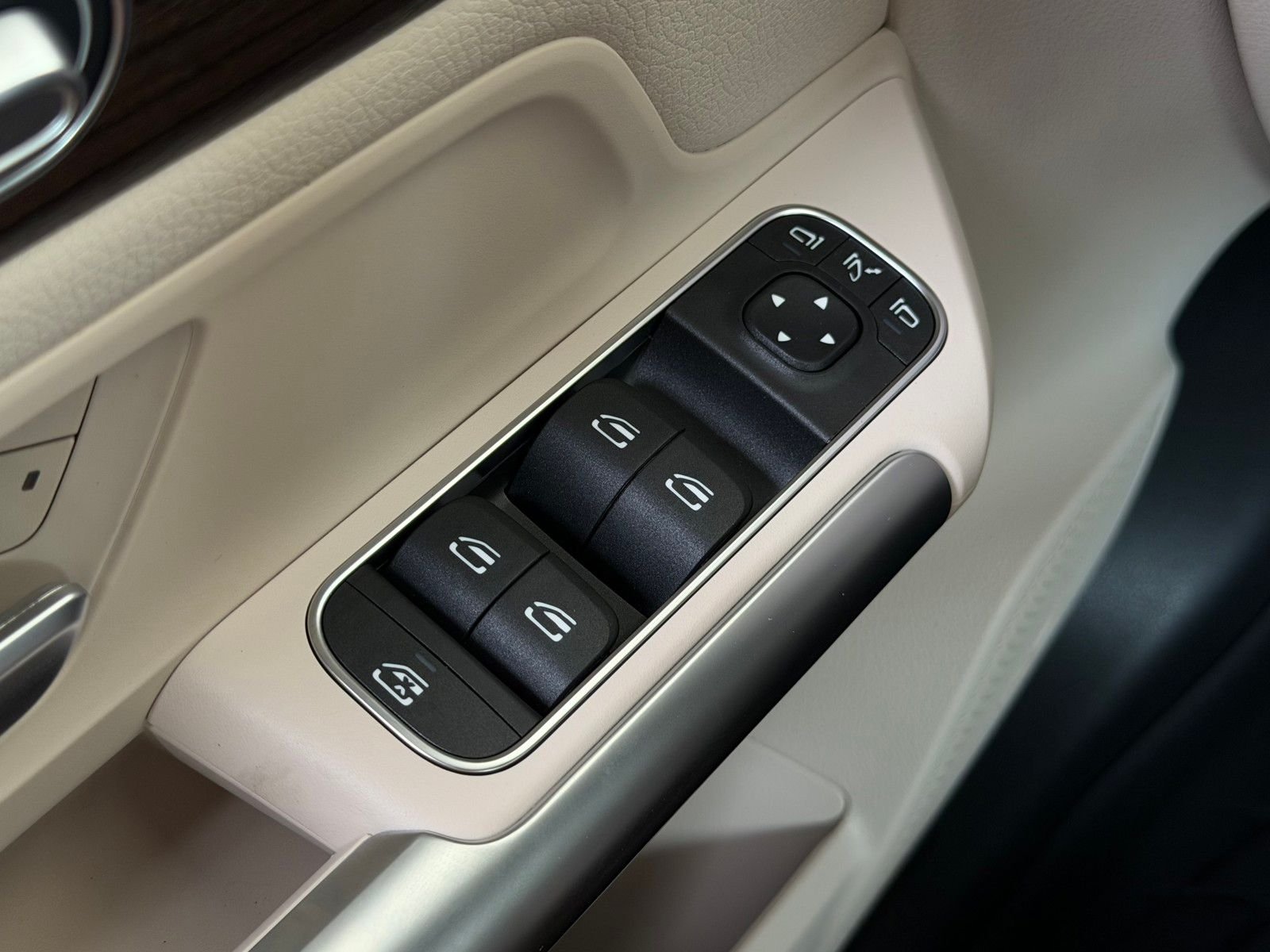 New 2026 Mountain Grey Metallic Mercedes-Benz GLA 250 image 19