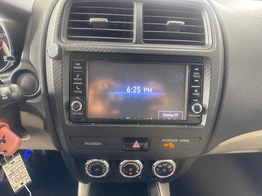 Used 2018 White Mitsubishi 2.0 ES image 26