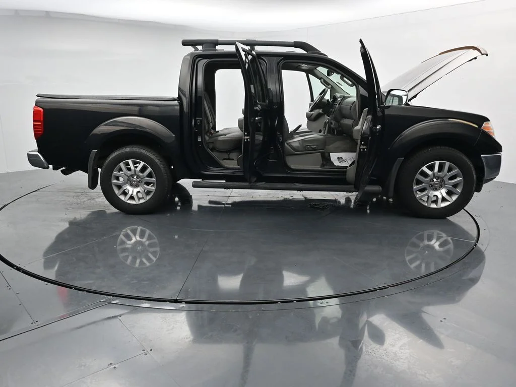 Used 2012 Black Nissan SL image 39