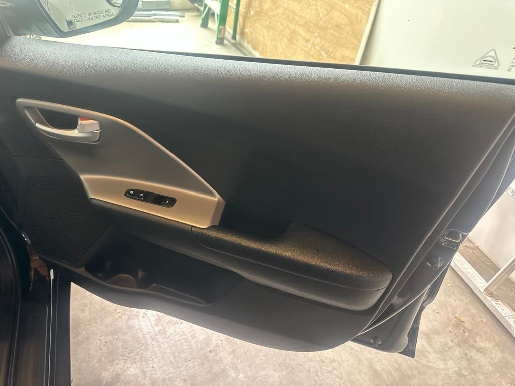 Used 2019 Black Kia LX image 32