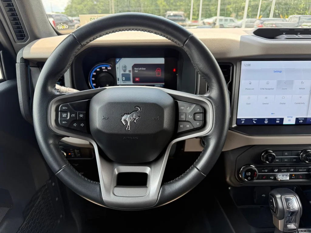 Used 2024 Gray Ford Wildtrak image 9