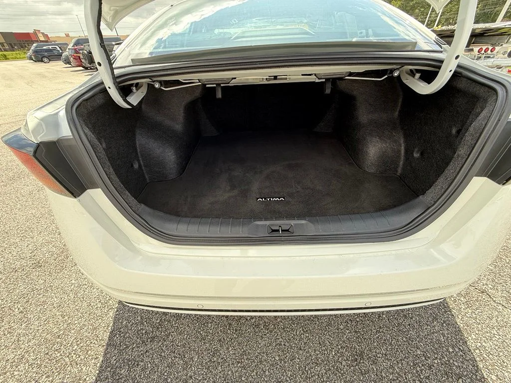 Used 2025 White Nissan 2.5 SV image 22