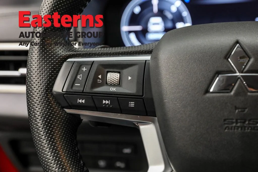 Used 2023 Red Mitsubishi SE image 15