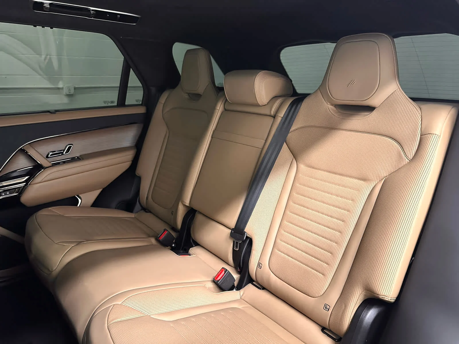 Used 2025 SV BESPOKE MATTE GREEN Land Rover SV Edition Two image 15