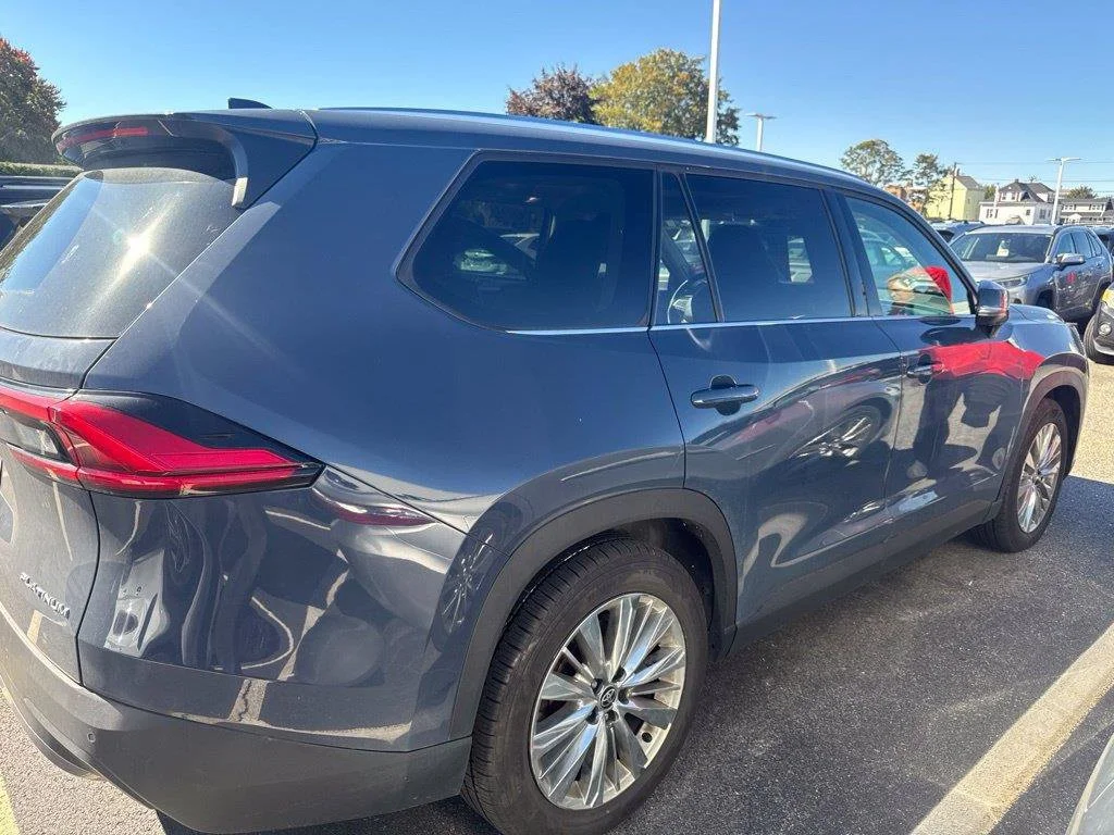 Used 2024 Cloud Toyota Platinum image 5