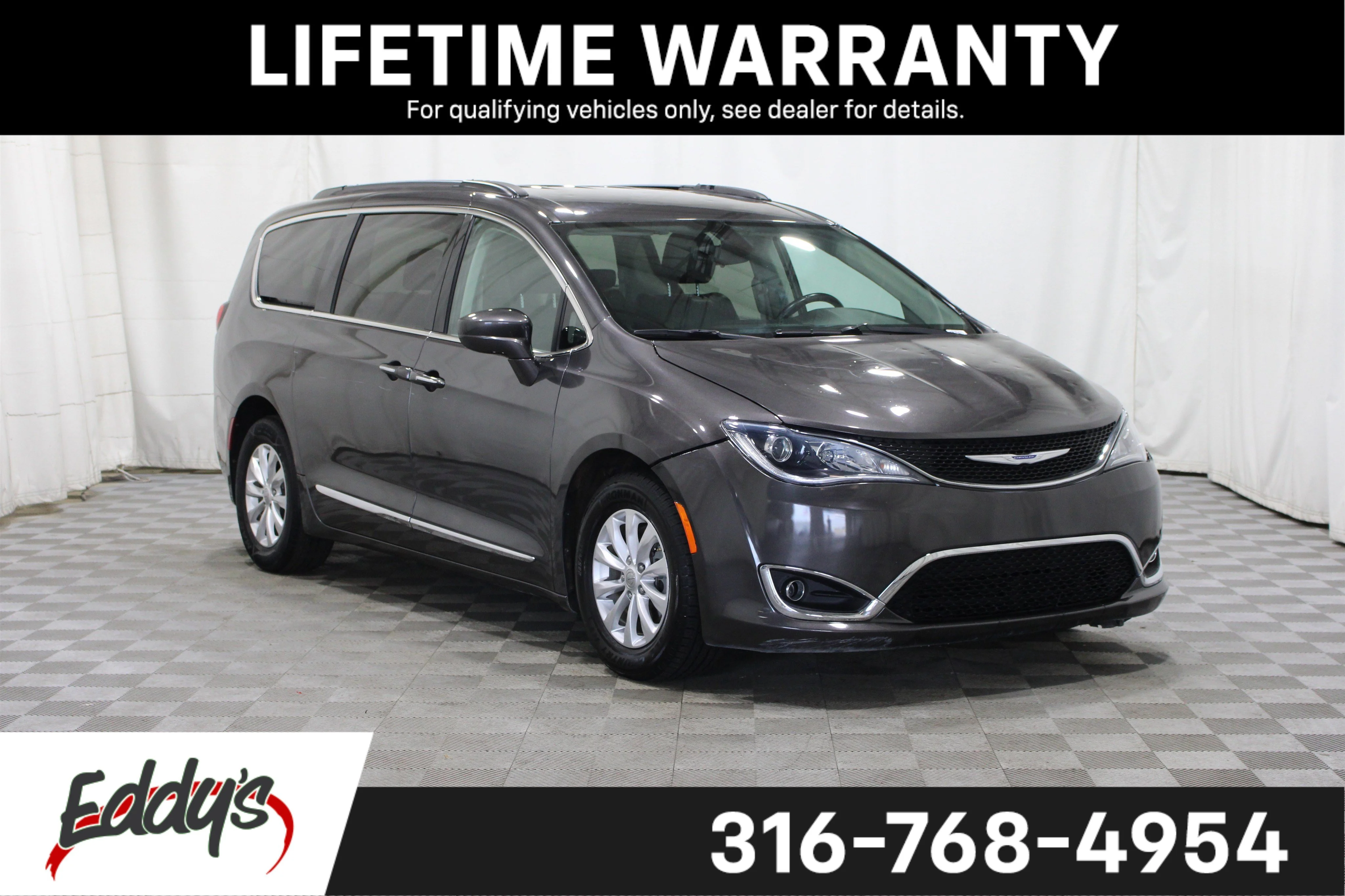 2017 Chrysler Pacifica Touring-L's photo
