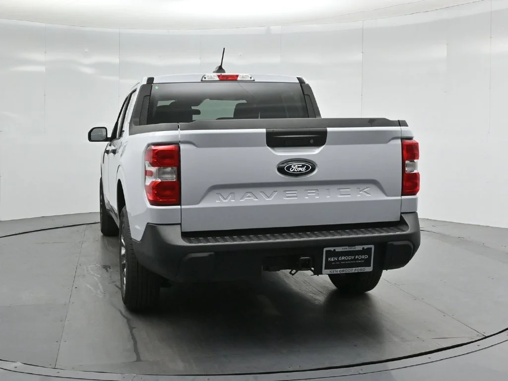 New 2026 Space White Metallic Ford XLT image 21