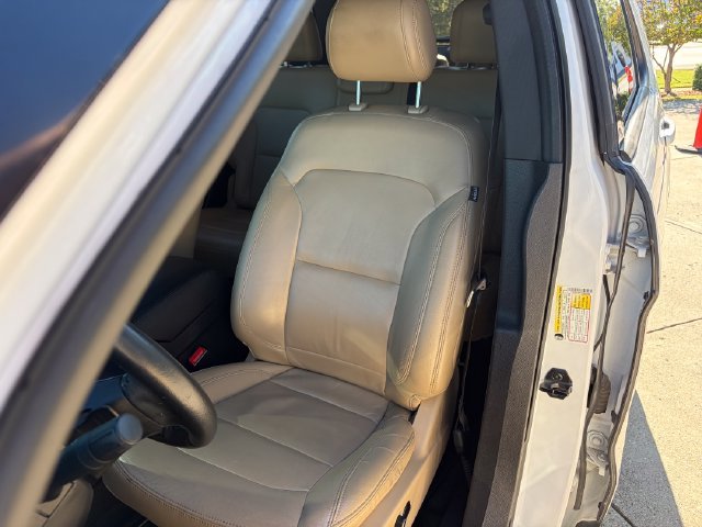 Used 2016 White Platinum Clearcoat Metallic Ford XLT image 24