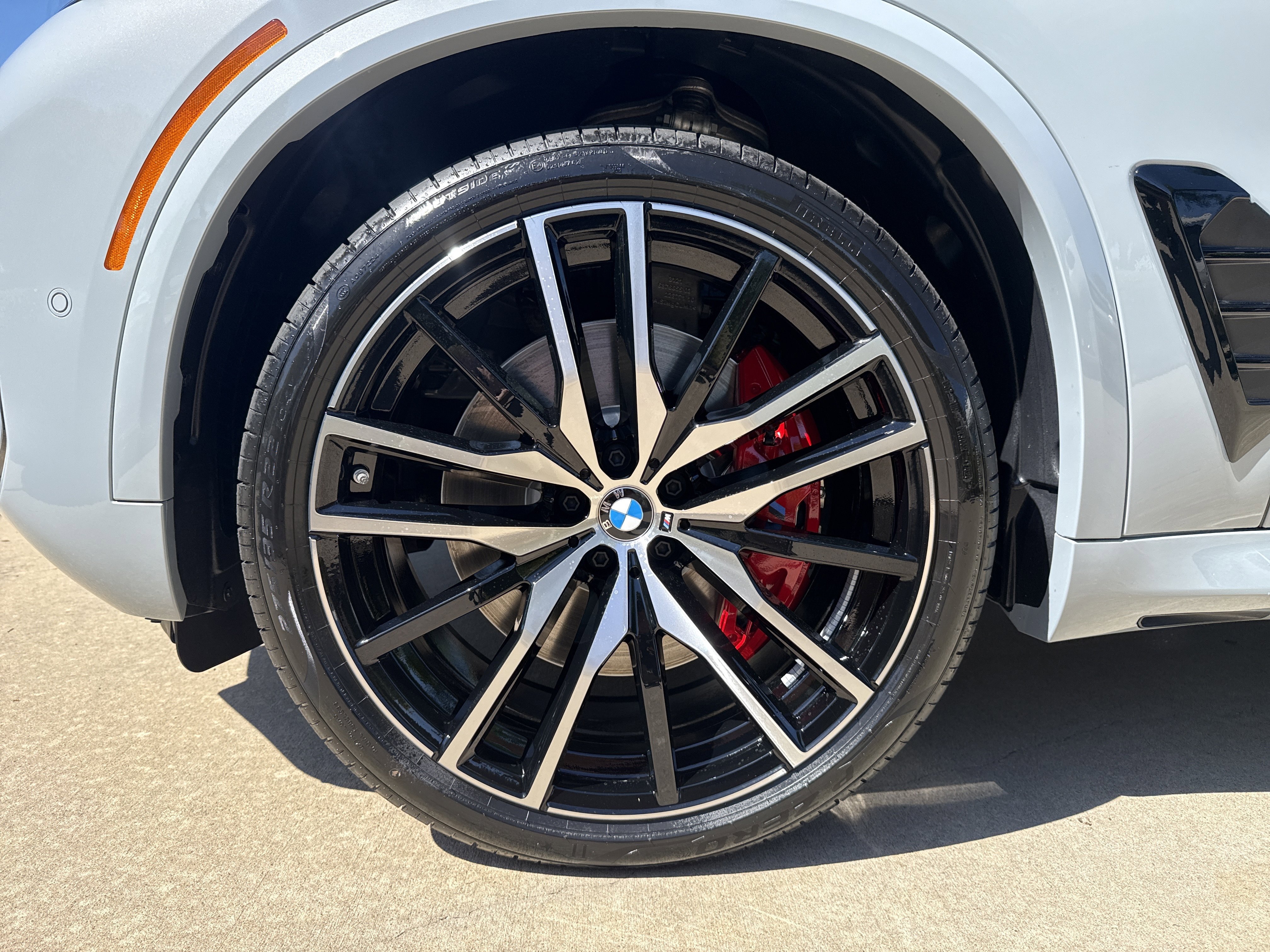 New 2026 0C4P Brooklyn Grey Metallic BMW M60i image 4