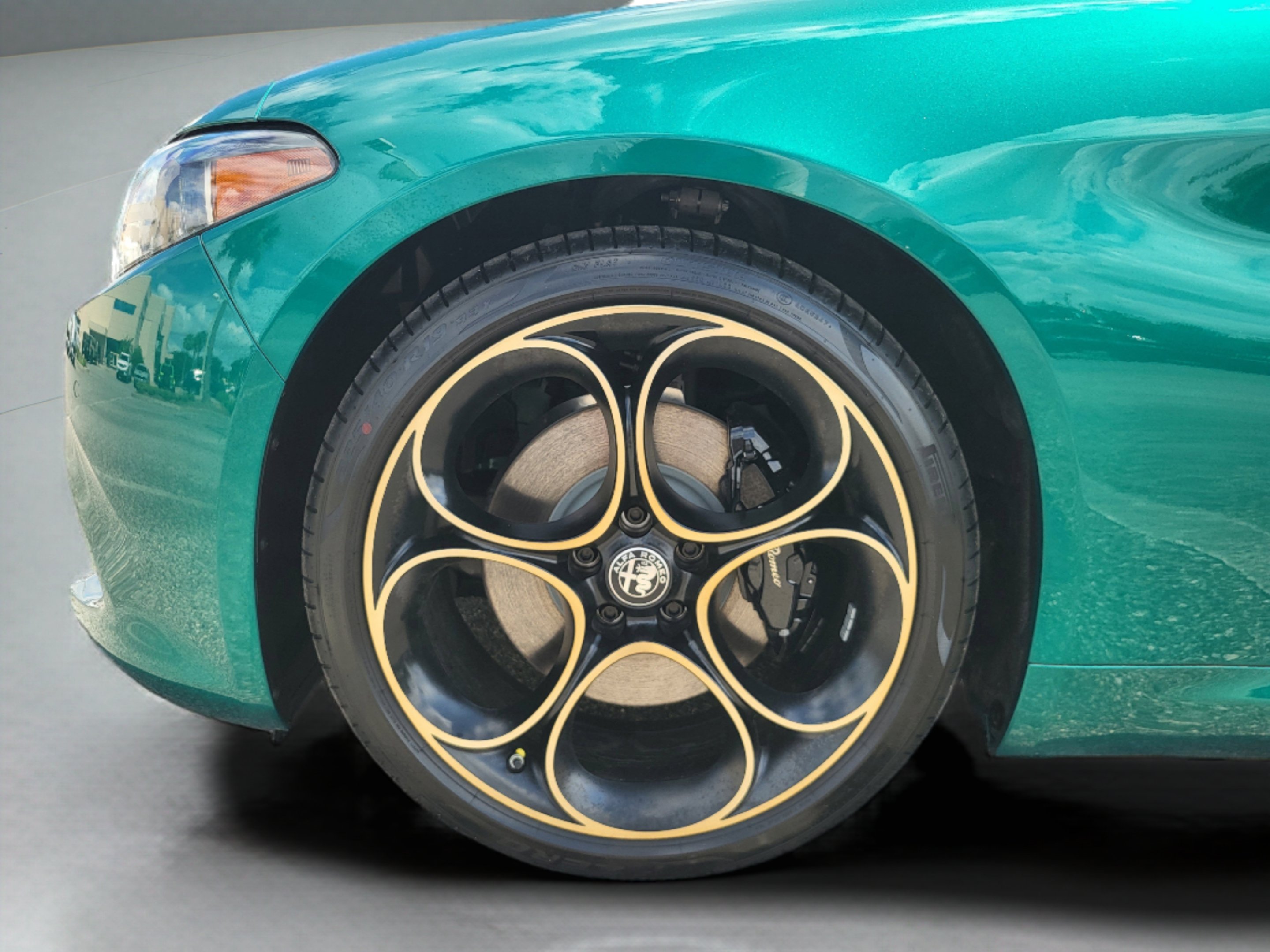 New 2025 Verde Fangio Metallic Alfa Romeo Intensa image 9
