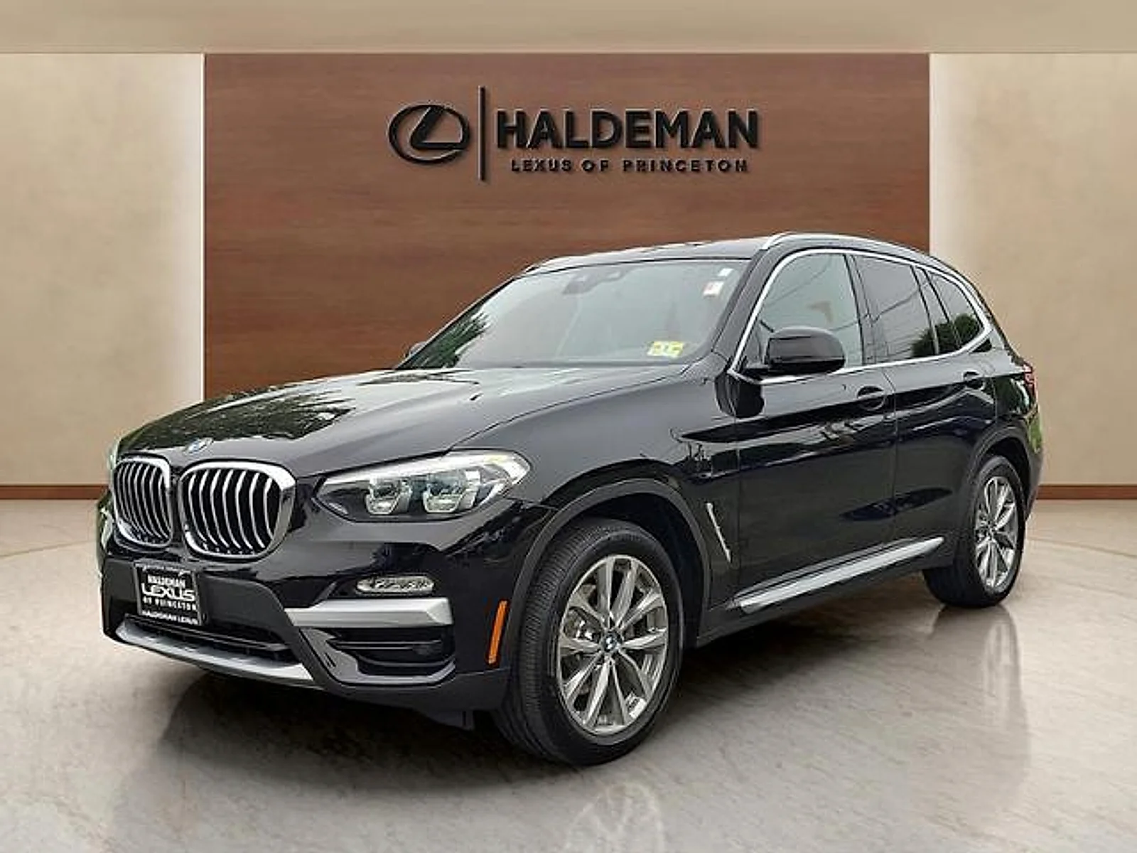 Used 2019  BMW xDrive30i image 3