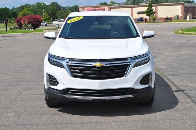 Used 2024 Summit White Chevrolet LT image 8