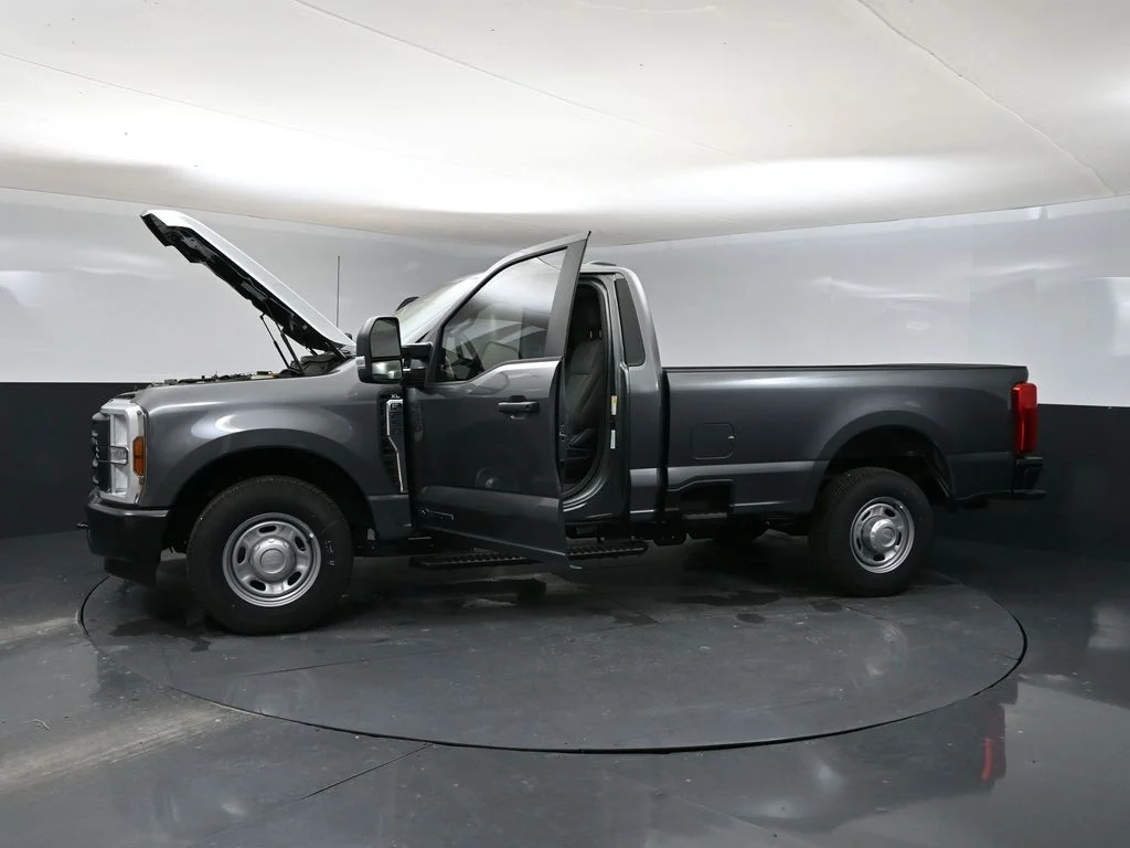 New 2025 Gray Ford XL image 35