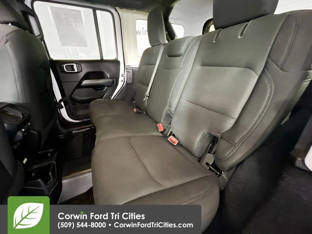 Used 2019 Bright White Clearcoat Jeep Unlimited Sahara image 26