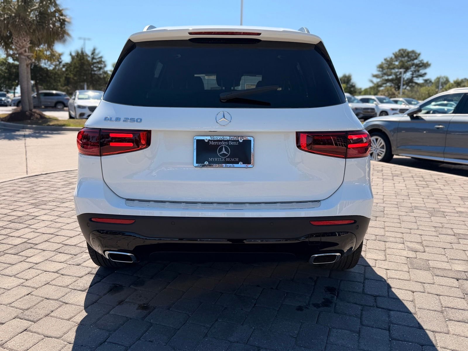 New 2026 Polar White Mercedes-Benz GLB 250 image 9