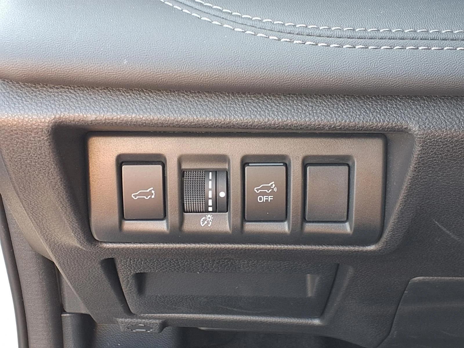 Used 2024 CRYSTAL WHITE PEARL SUBARU UTILITY image 16