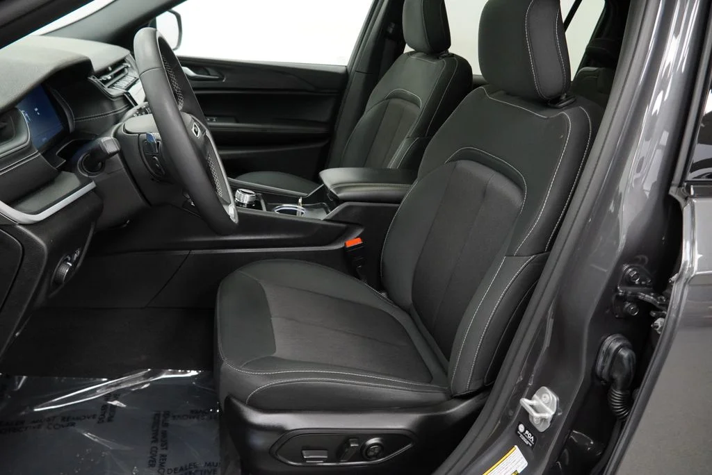 Used 2025 Gray Jeep Laredo image 3