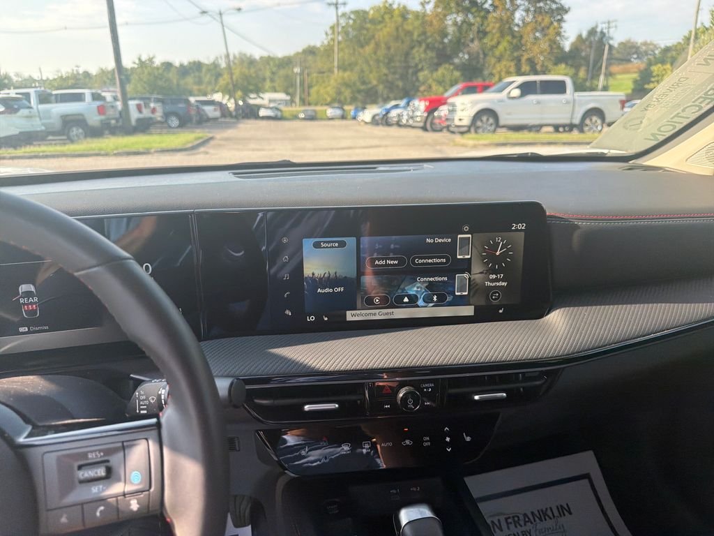 Used 2025 White Nissan SR image 21