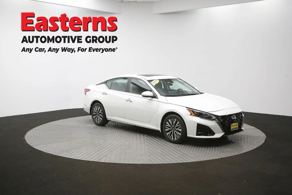 Used 2024 White Nissan 2.5 SV image 49