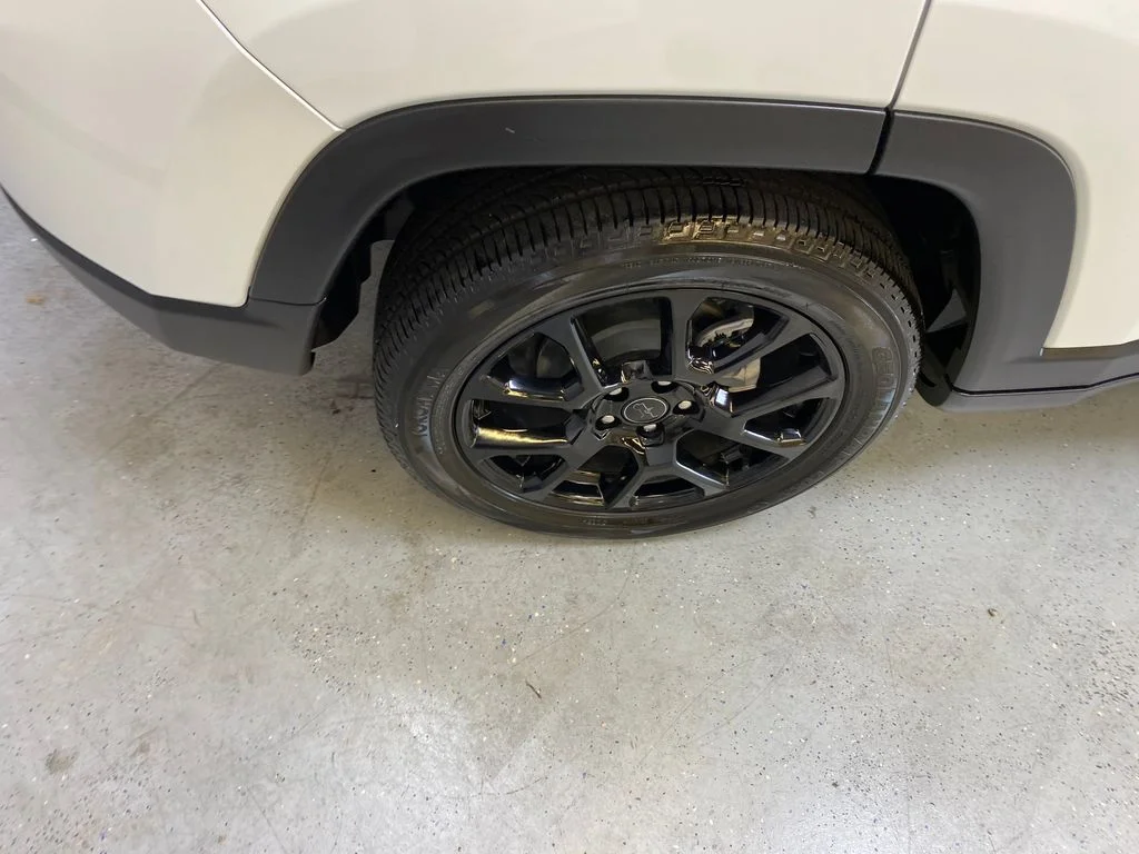 Used 2026 White Jeep Latitude image 13