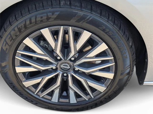 Used 2024 Silver Nissan 2.5 SV image 12