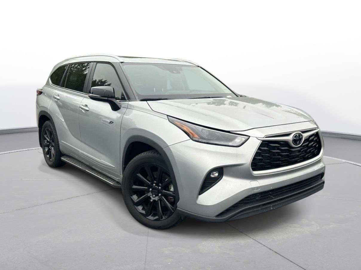 Used 2023 Celestial Silver Metallic Toyota XLE image 4