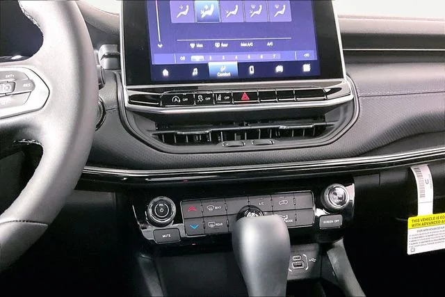 New 2026 Silver Jeep Latitude image 7