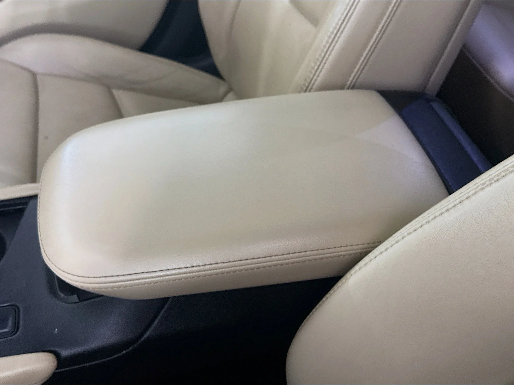 Used 2018 Crystal White Tricoat Cadillac Luxury FWD image 14