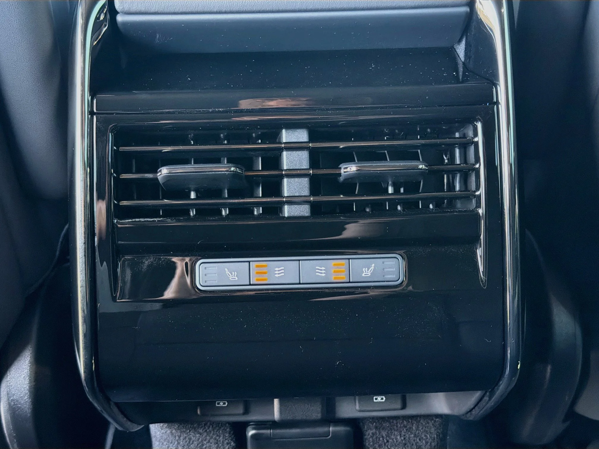 New 2026 Fuji White Land Rover Dynamic SE image 21