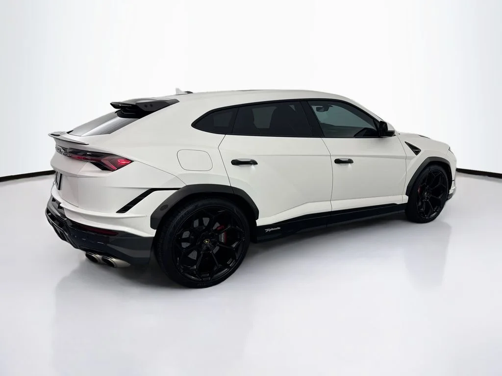 Used 2024 White Lamborghini Performante image 5