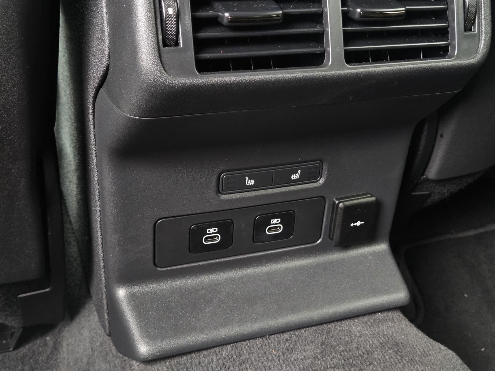 Used 2025 Santorini Black Metallic Land Rover Dynamic SE image 34