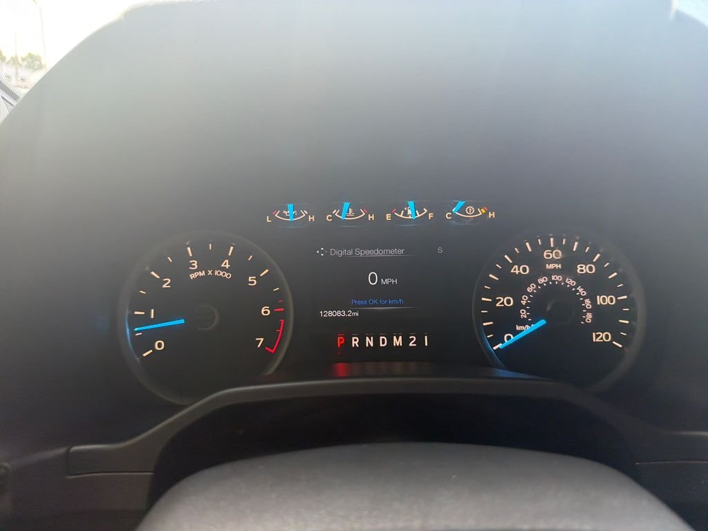 Used 2016 Gray Ford XLT image 7