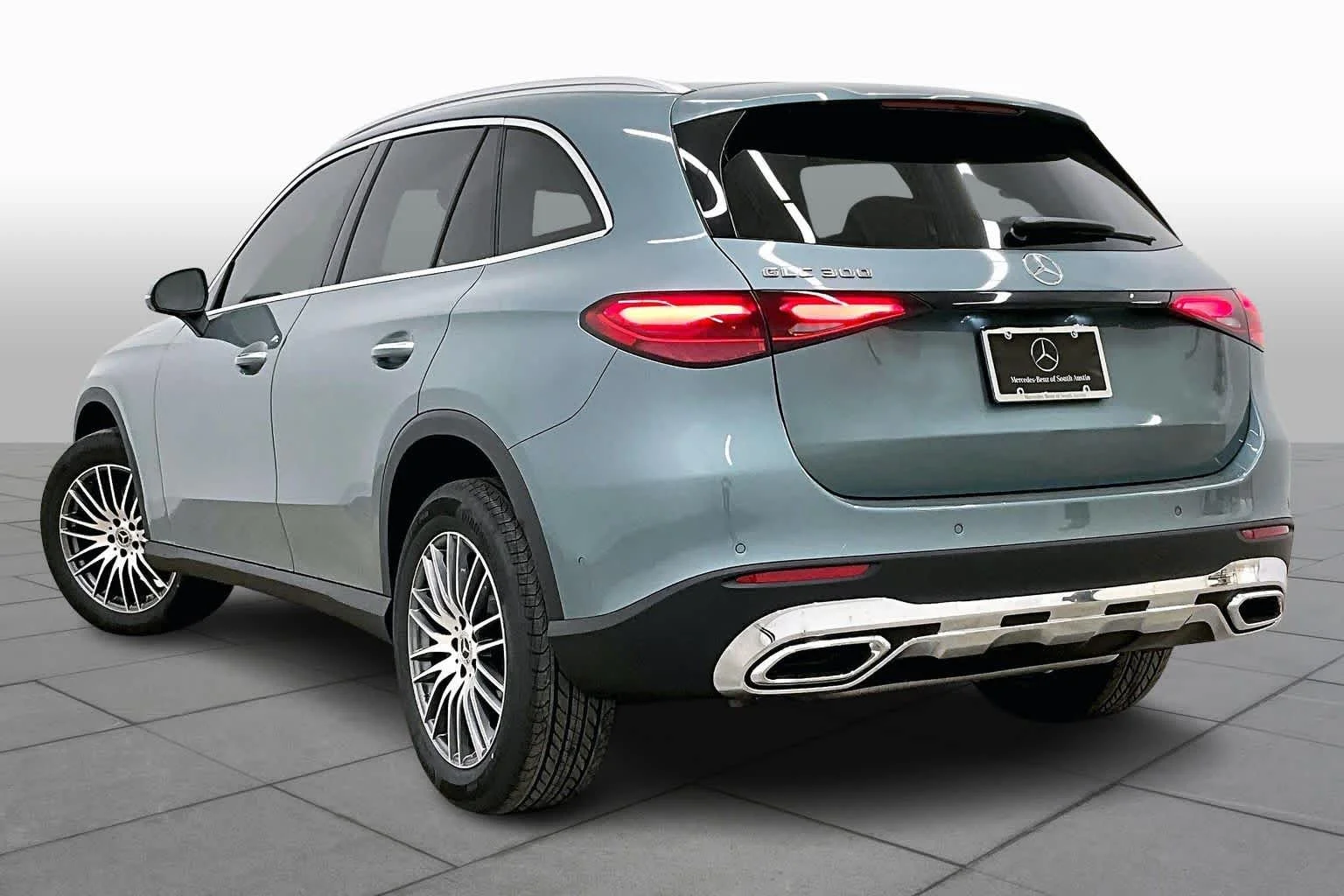 New 2026 Verde Silver Metallic Mercedes-Benz GLC 300 image 12