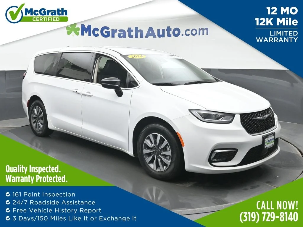 2024 Chrysler Pacifica Hybrid Select PHEV's photo
