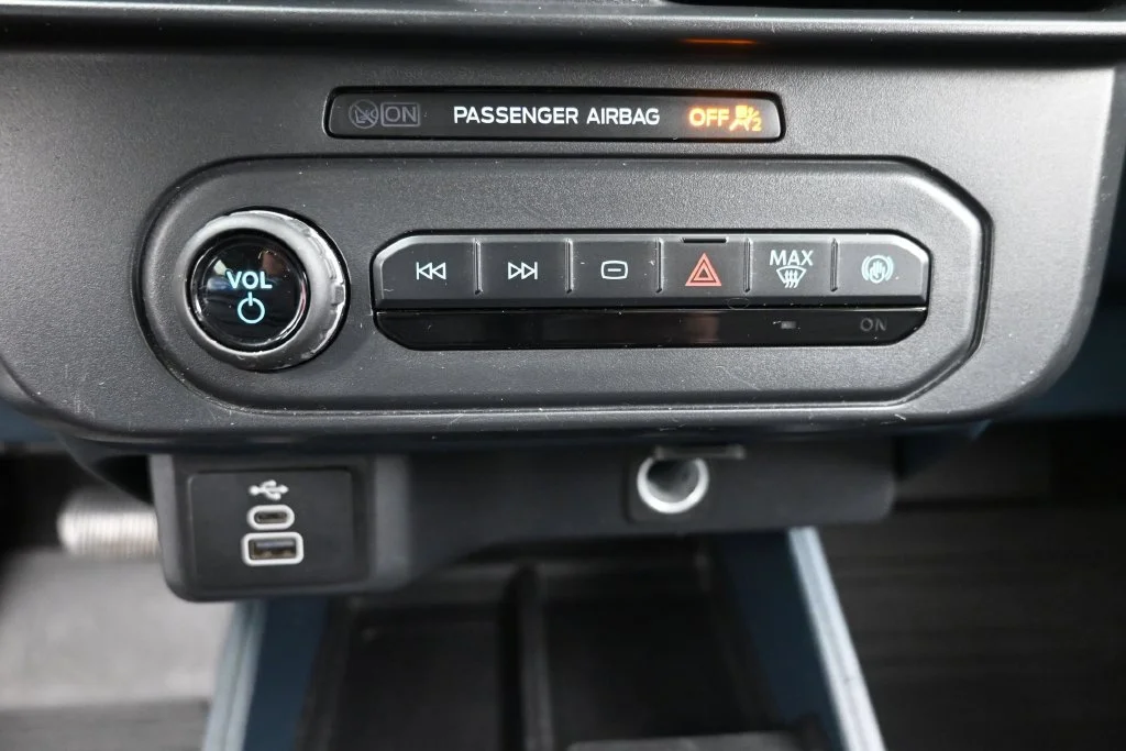 Used 2025 White Ford XL image 20
