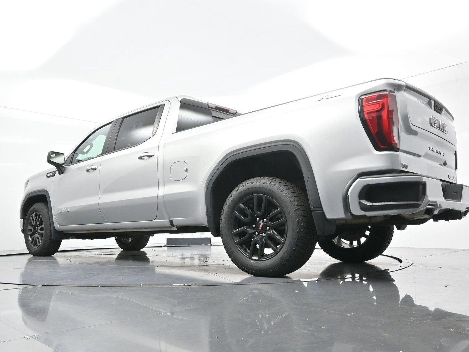Used 2022 Quicksilver Metallic GMC Elevation image 47