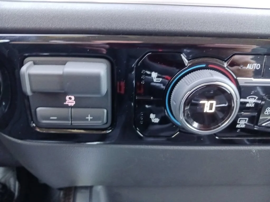 Used 2025 Summit White Chevrolet RST image 21
