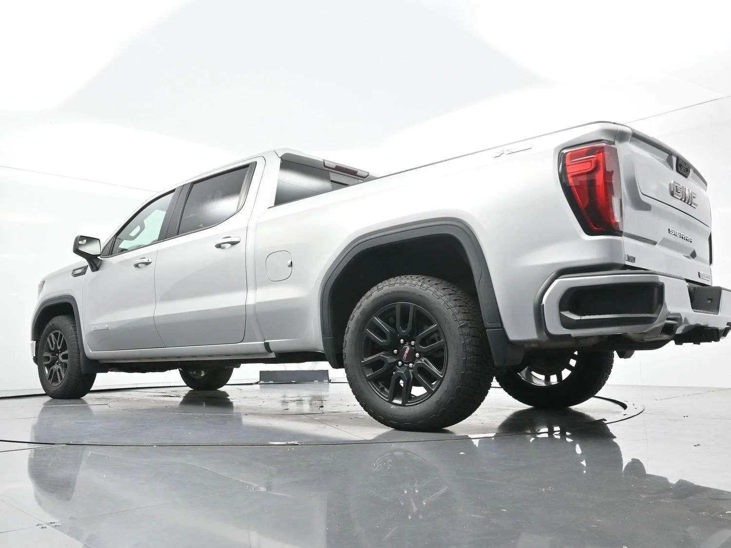 Used 2022 Quicksilver Metallic GMC Elevation image 47