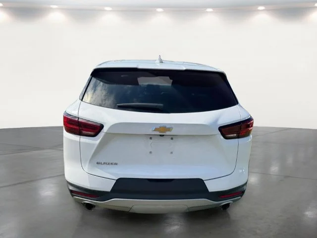 Used 2025 White Chevrolet LT image 19