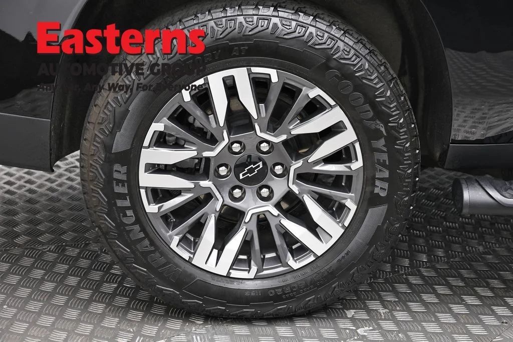 Used 2025 Black Chevrolet Z71 image 33