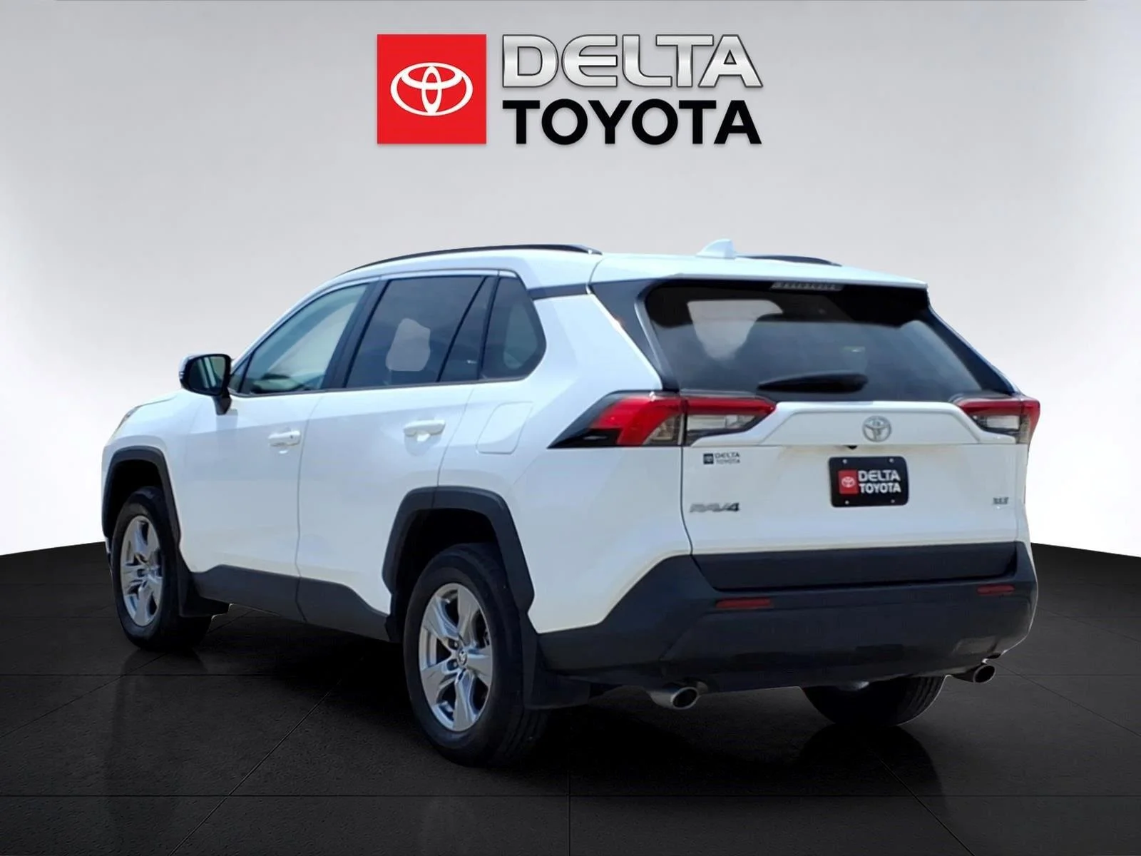 Used 2025 Ice Cap Toyota XLE image 3